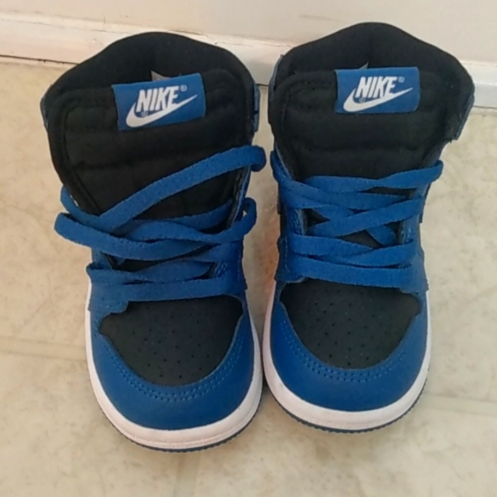 // Kids Black and blue Nikes //